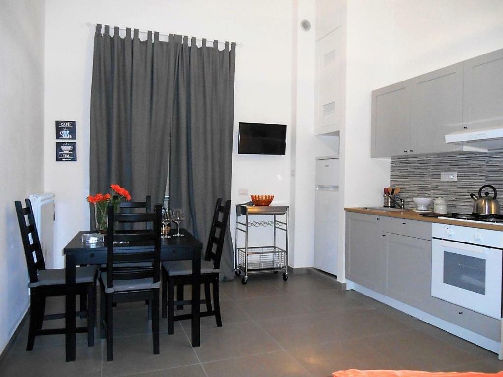 סלרנו Casa Vacanza "Al Vicolo Delle Colonne" מראה חיצוני תמונה