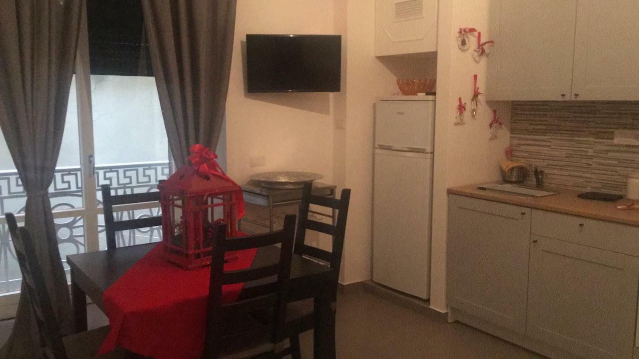 סלרנו Casa Vacanza "Al Vicolo Delle Colonne" מראה חיצוני תמונה