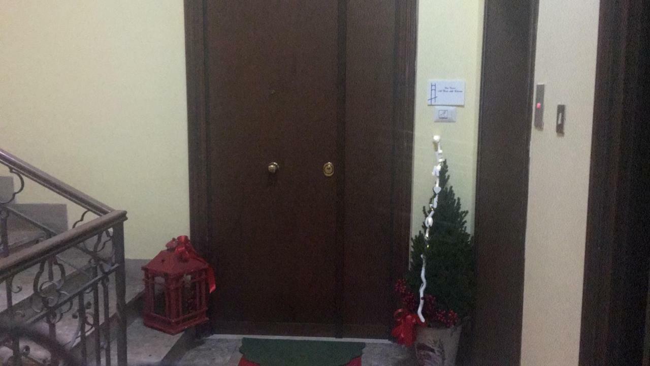 סלרנו Casa Vacanza "Al Vicolo Delle Colonne" מראה חיצוני תמונה