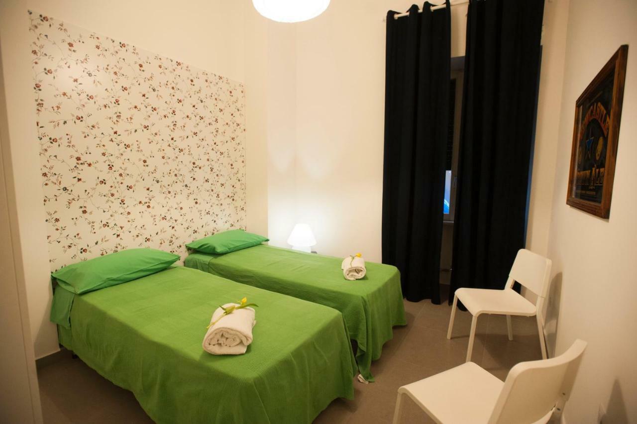 סלרנו Casa Vacanza "Al Vicolo Delle Colonne" מראה חיצוני תמונה