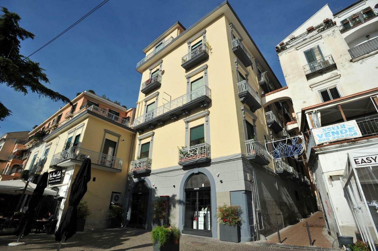 סלרנו Casa Vacanza "Al Vicolo Delle Colonne" מראה חיצוני תמונה
