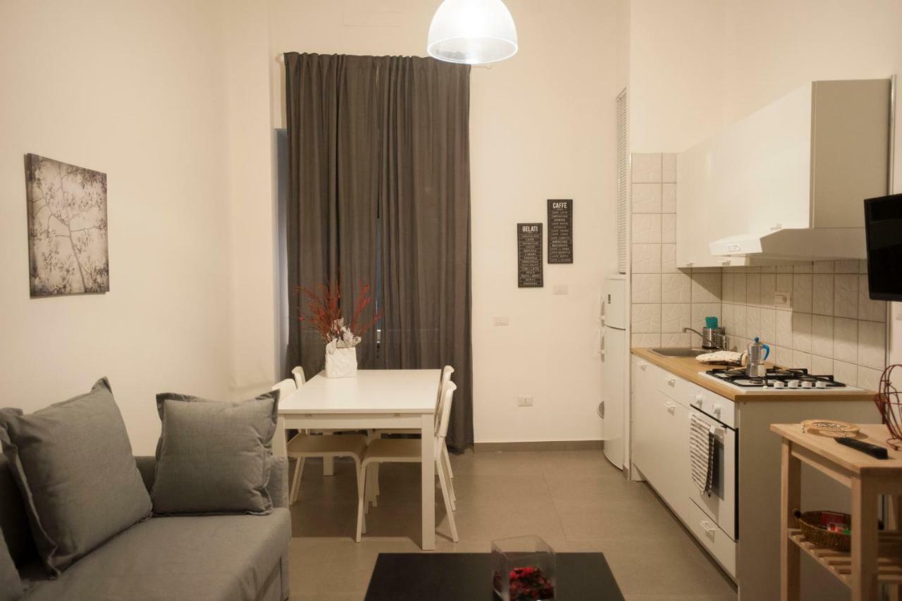 סלרנו Casa Vacanza "Al Vicolo Delle Colonne" מראה חיצוני תמונה